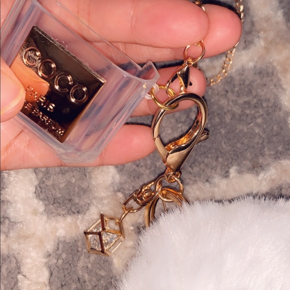 Clear AirPod case - Picture 5 of 5